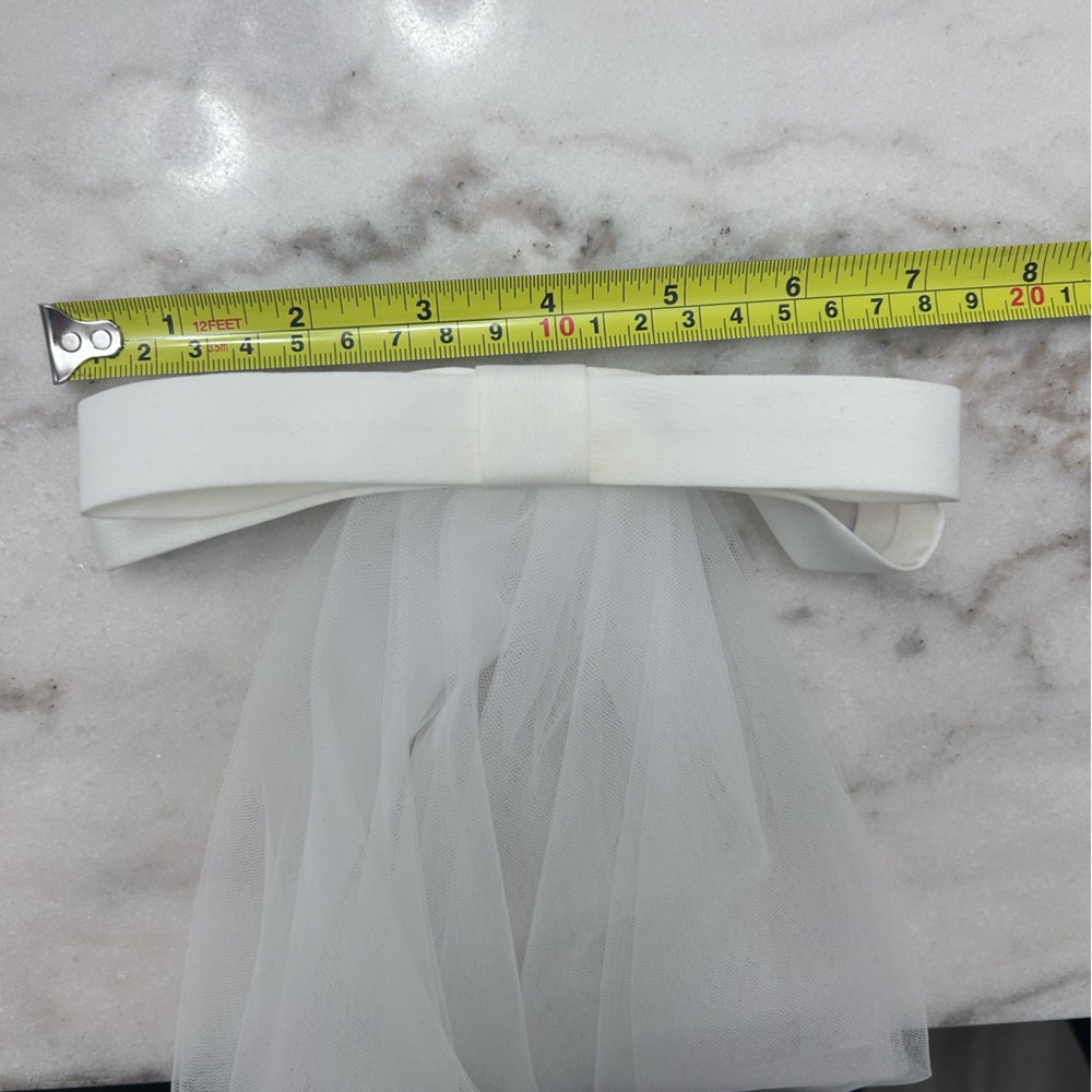 Show Me Your MuMu White Ari Bow Veil - Picture 13 of 13